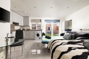 Beautiful Garden Studio NW4